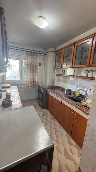 Dristor, metrou, 4 camere, stradal, 4/10, decomandat, bloc 1987